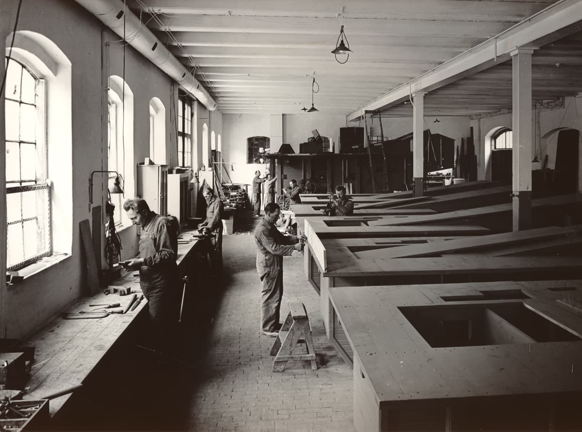 Værksted med buede vinduer